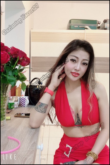 dövmeli ucuz escort esmeray ile seanslık seks