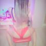 PEMBE GİYEN TRAVESTİ